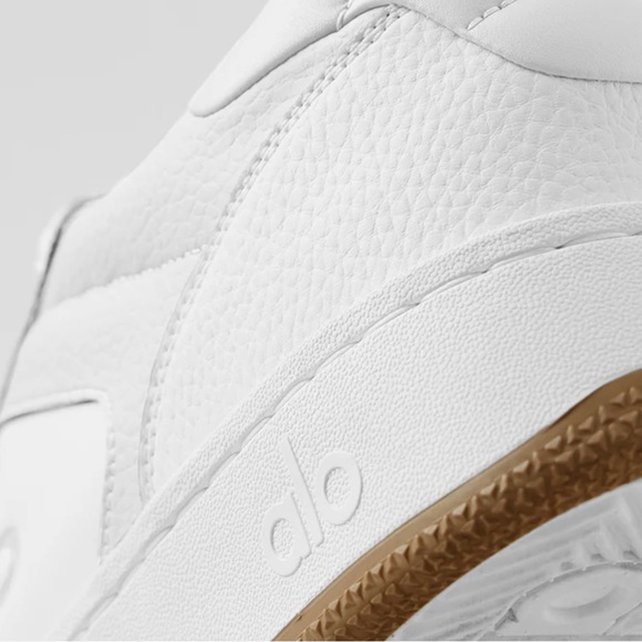 NIB Alo Recovery Mode Sneaker - Natural White/Gum - Picture 4 of 8
